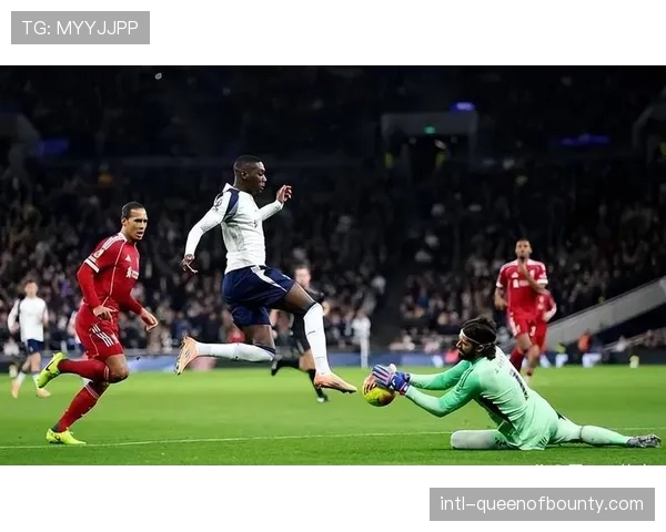 利物浦2-1逆转热刺，埃基蒂克头球制胜取三连胜